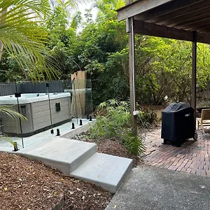 Hunchy Hideaway 4* Montville